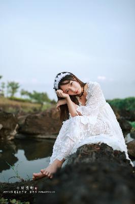 外回り中に突然の大雨一雨宿,国外真人CSGO视频